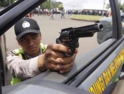 Polisi Diminta Dilucuti Senjatanya, Tidak Realistis Mengingat Penjahat Kini Kerap Bersenpi