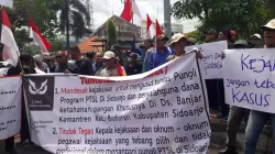 Tak Kunjung Diusut, Warga Banjarkemantren Aksi di Kejari Sidoarjo Minta Dugaan Pungli PTSL Diproses Tuntas