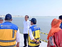 Jokowi Tinjau Langsung Proyek Pengendalian Banjir Rob di Tambak Lorok Semarang